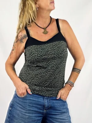 Camiseta Guru Leop Khaky de La Gata Maula