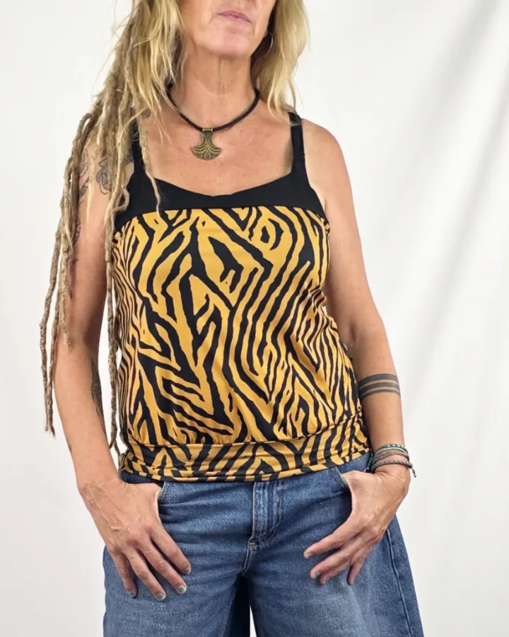 Camiseta Guru Zebra Mustard de La Gata Maula