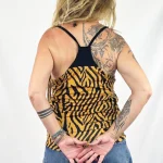 Camiseta Guru Zebra Mustard de La Gata Maula, foto 2