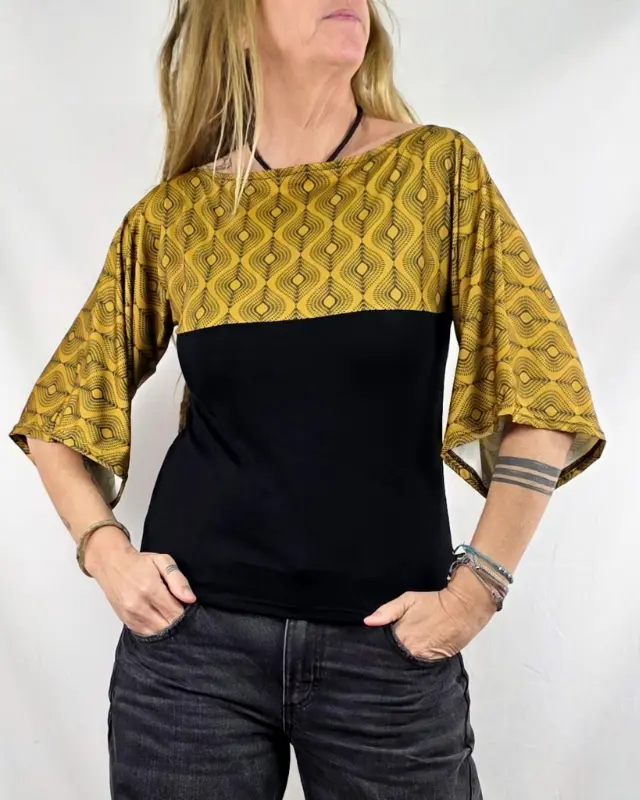 Camiseta Sakura Etnik Mustard de La Gata Maula