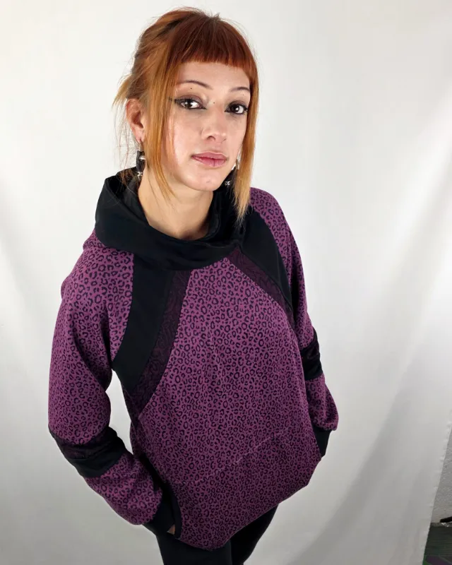 Sudadera Simetrik Leop Violet de La Gata Maula, foto 3